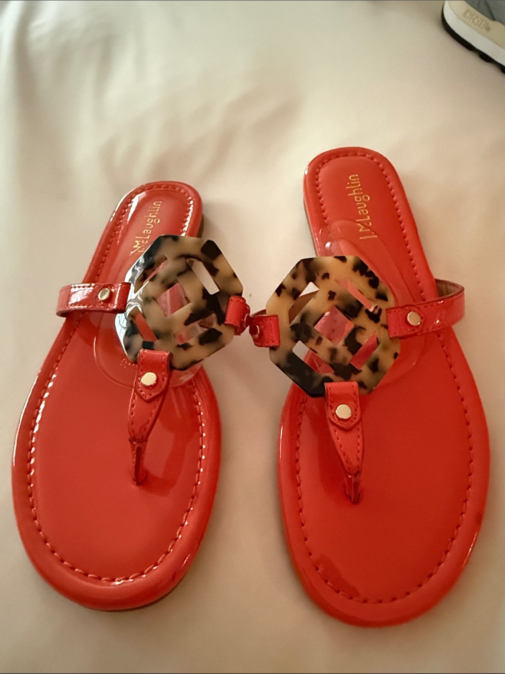 J. McLaughlin orange Patent Thong Sandals with Tortoiseshell Accent in size 7